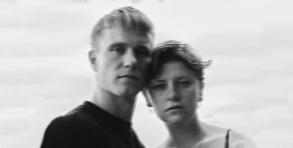 ROYA pristato naują kūrinį „Dawn/Day“: kai aušra virsta emociniu ...