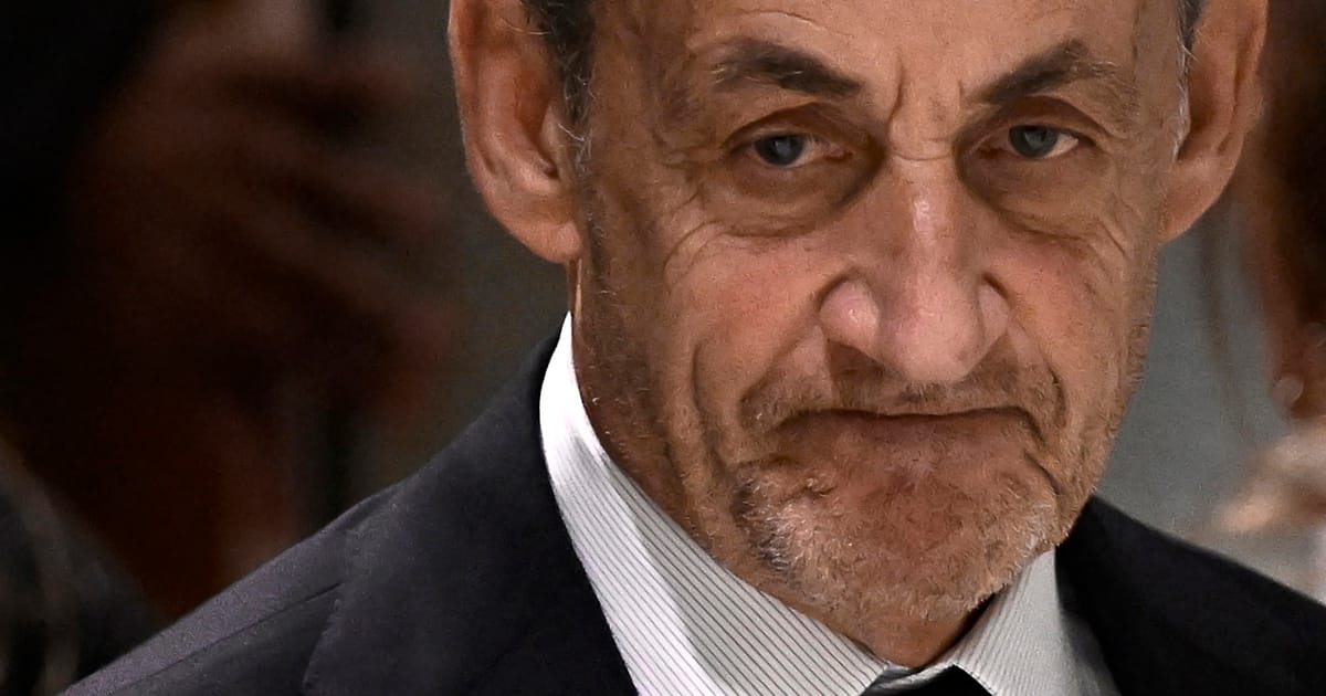 Buvęs Prancūzijos prezidentas Nicolas Sarkozy antradienį stos į kalėjimą, pranešė POLITICO