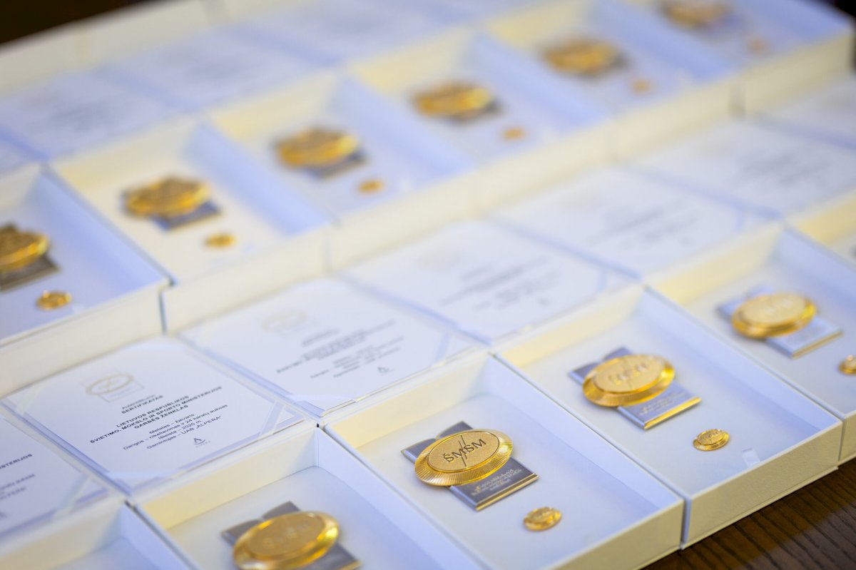 Kauno švietimo lyderiai įvertinti Garbės ženklais