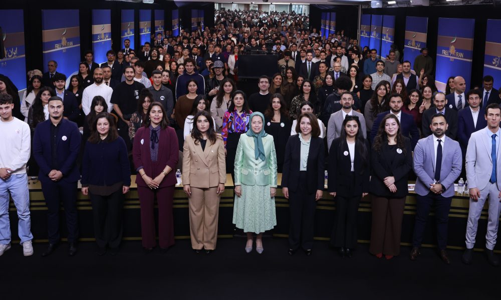 Visoje Europoje Irano jaunimas pirmajame Irano jaunimo kongrese įsivaizduoja laisvą, pasaulietišką Iraną