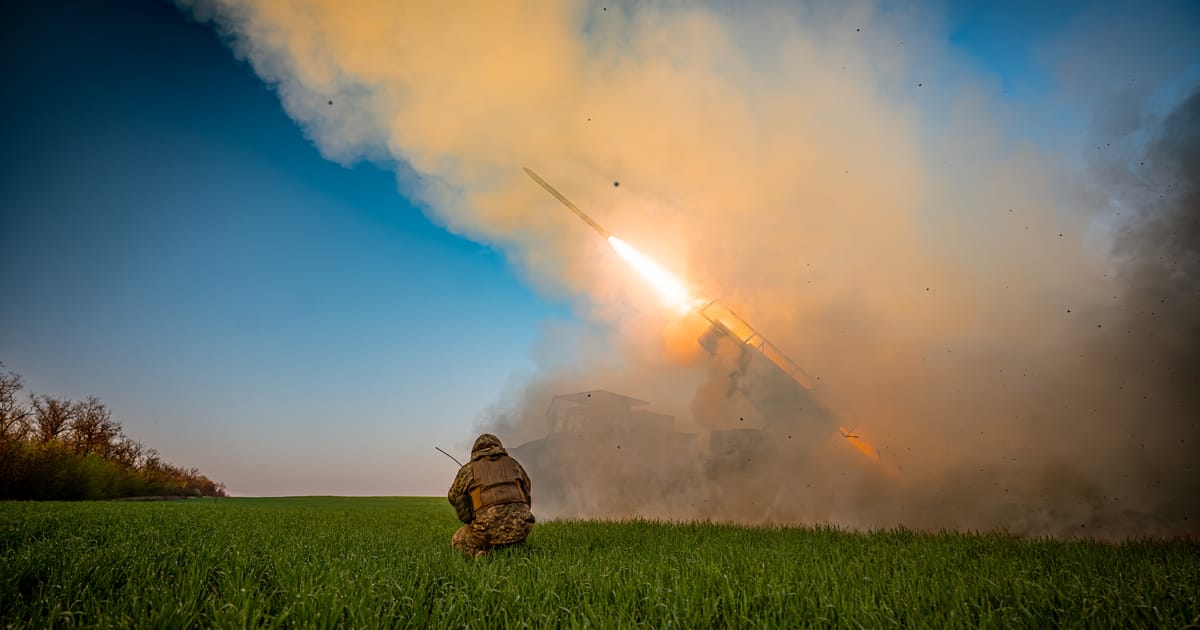 Zelenskis žada smarkesnius, geresnius, greitesnius ir stipresnius smūgius Rusijos naftos objektams – POLITICO