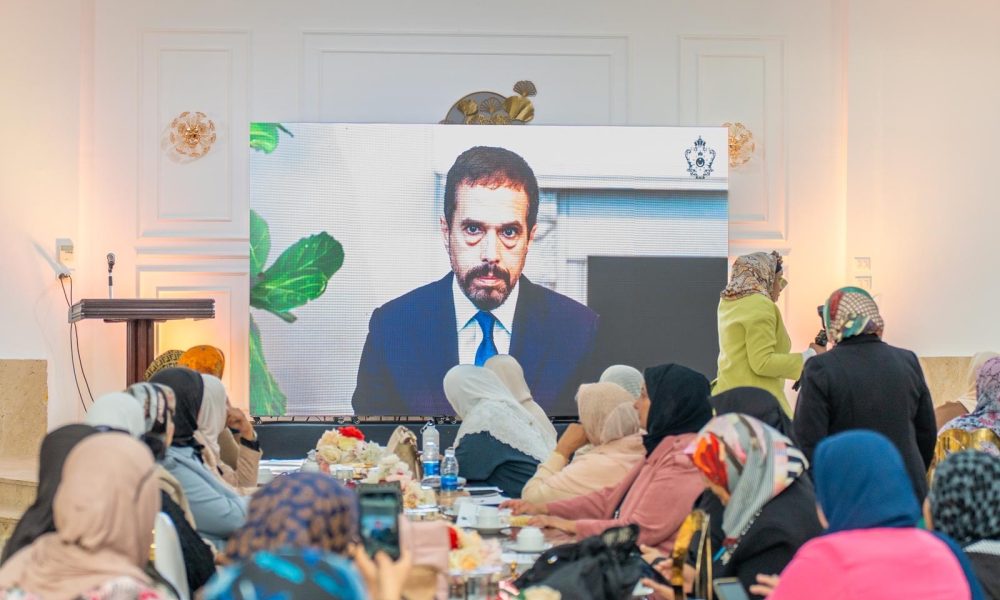 Kol Europa palaikė susiskaldymą, Libijos moterys telkiasi prieš sosto įpėdinio princo Mohammedo Senussi vienijančią konstitucinę viziją.