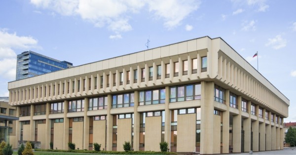 Lietuvos bankas: projektuojama fiskalinė politika 2026 m. skatins ekonomikos aktyvumą, valdžios sektoriaus skolos augimas ribos valstybės galimybes ateityje