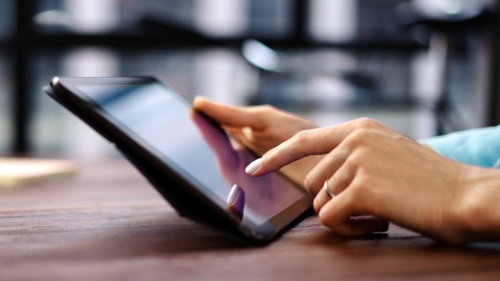 Komisija atnaujina sprendimus, leidžiančius laisvą ir saugų asmens duomenų judėjimą su JK