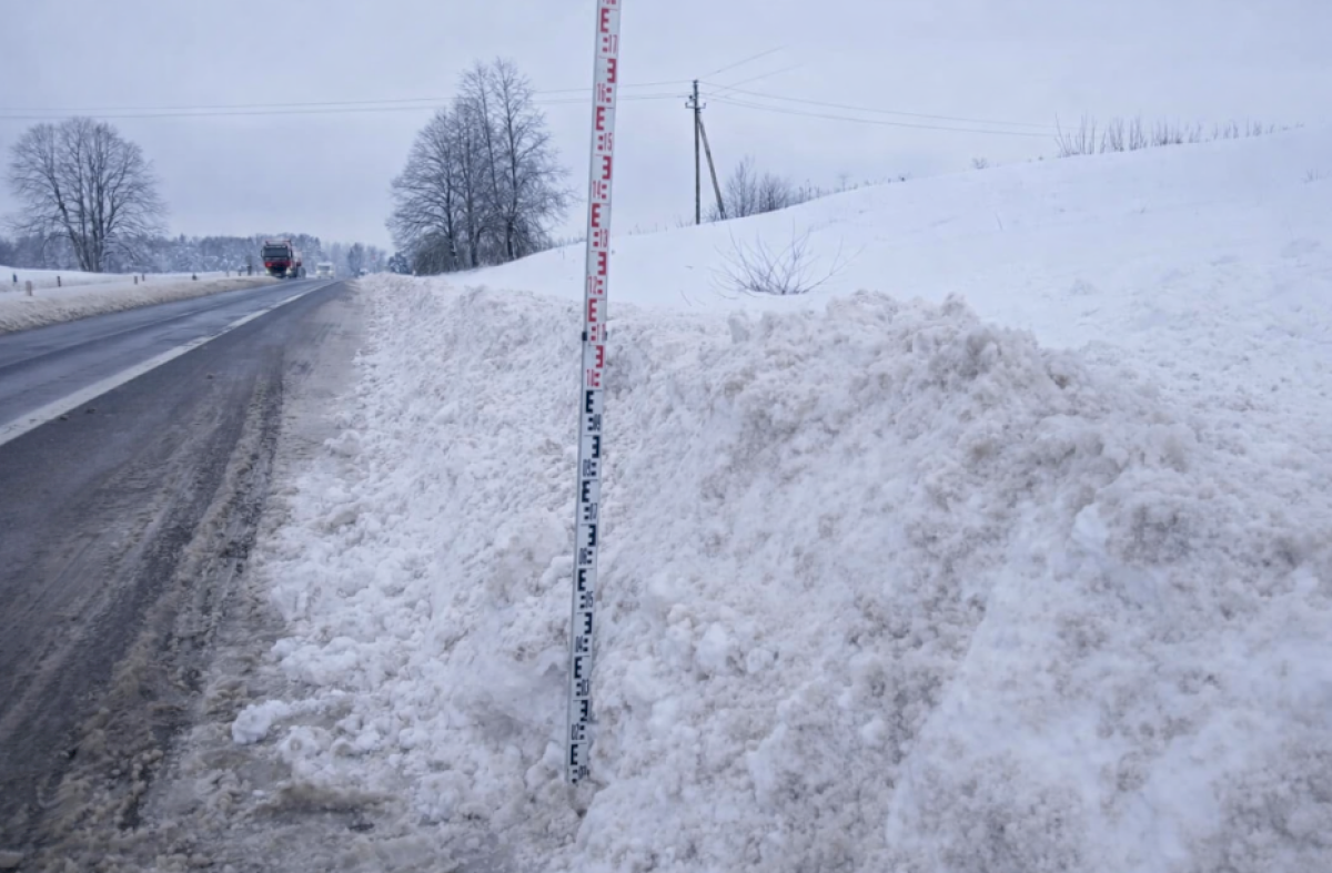 Daugiau nei 100 tūkstančių kilometrų: kelininkai dirba paromis, eismo sąlygos išlieka sudėtingos