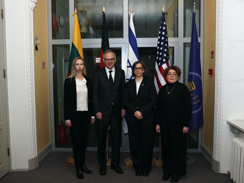 Holokausto atminimo diena paminėta buvusiame Vilniaus geto teatre „Kol dar ne per vėlu“: Holokausto atminimas ir atsakomybė šiandien