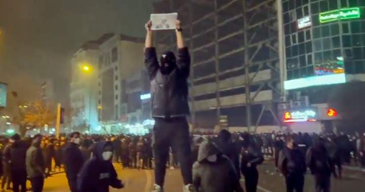 „Palik iš Irano dabar“, – ragina Otava kanadiečius protestams ir stiprėjant susidorojimui – Nacionalinis