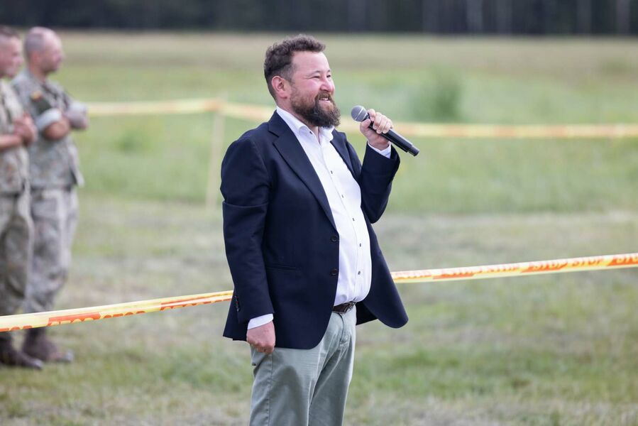 Ekspertas įspėja: ginklus privalome gamintis patys