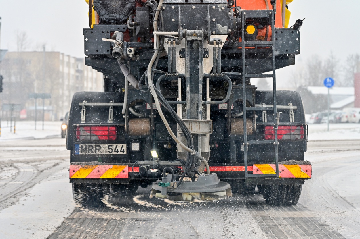 Panevėžyje – didžiausia šios žiemos sniego danga: AB „Panevėžio specialus autotransportas“ dirba sustiprintu režimu