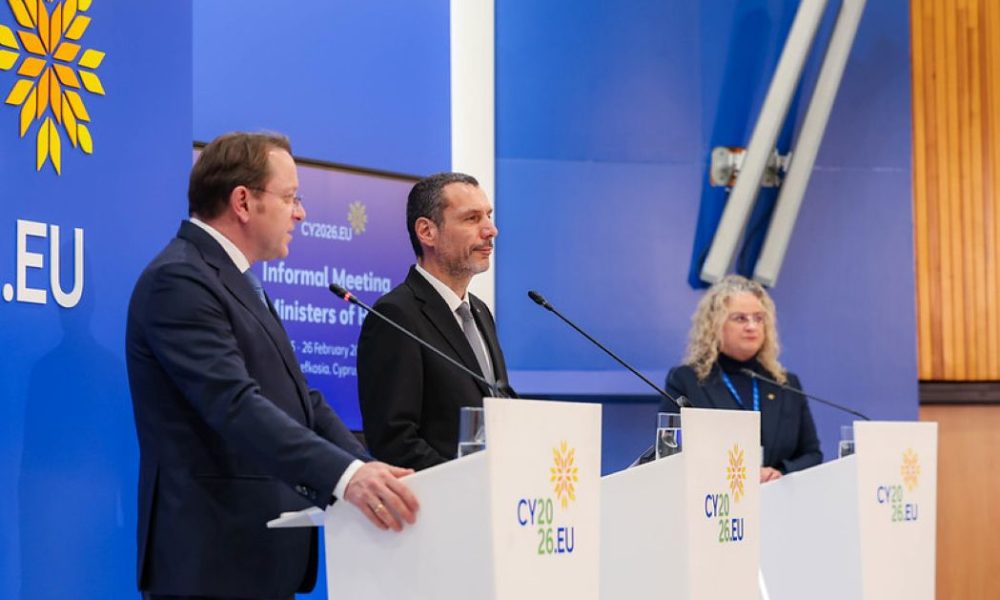 Várhelyi sako, kad ES sveikatos paketas yra Europos atsakymas į D. Trumpo vaistų kainų politiką