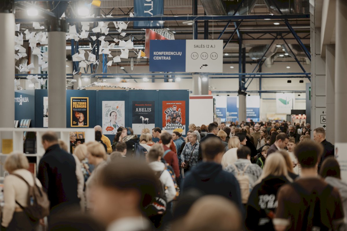 Vilniaus knygų mugėje startuoja iniciatyva „Nusiųsk linkėjimų savo mokyklos bibliotekai“