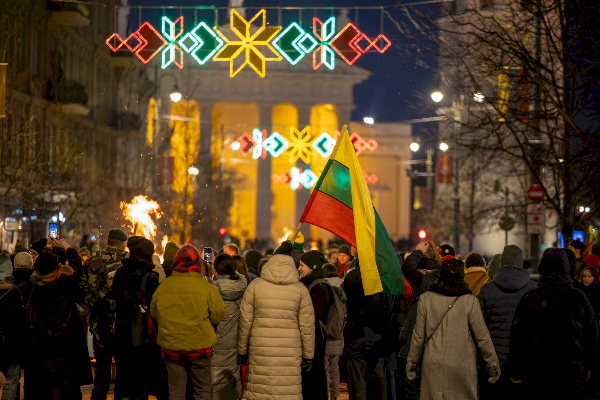 Vilnius kviečia Vasario 16-ąją švęsti vieningai – nuo jaunimo eisenos iki tradicinių Laisvės laužų