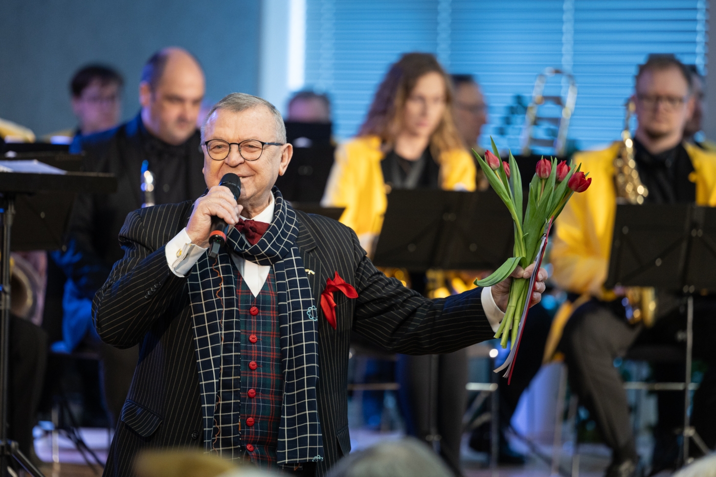 Pavasariu kvepianti bendrystė: koncertas „Lietuvaitė“ senjorus džiugino muzika ir dėmesiu [+foto galerija]