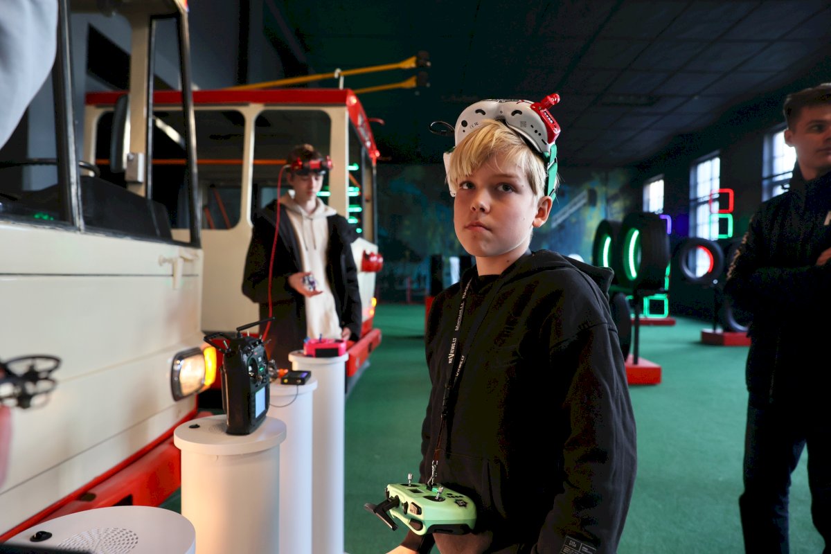 Vilniaus dronų centre įvyko profesionalų varžybos – sulaukta svečių ir iš užsienio