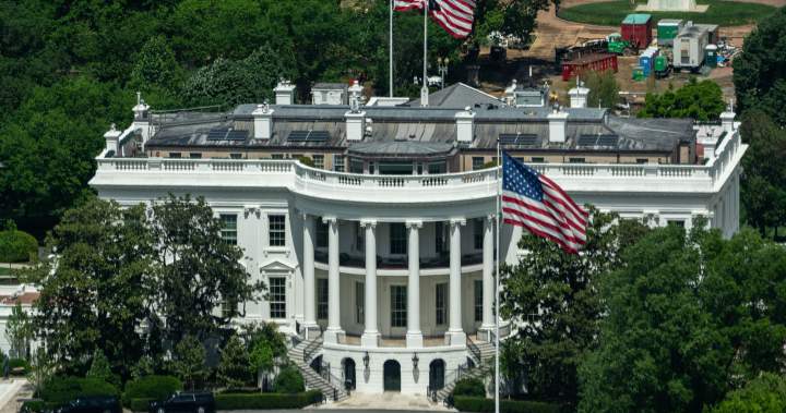 Baltieji rūmai kaltina Kiniją dirbtinio intelekto technologijų vagyste prieš Nacionalinį viršūnių susitikimą