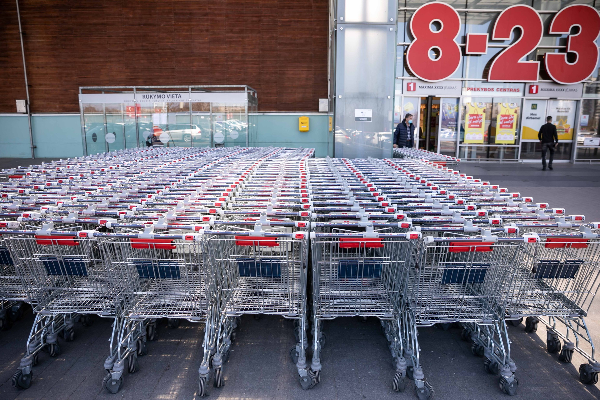 Didieji prekybos tinklai pirmą Velykų dieną nedirbs, veiks budinčios parduotuvės
