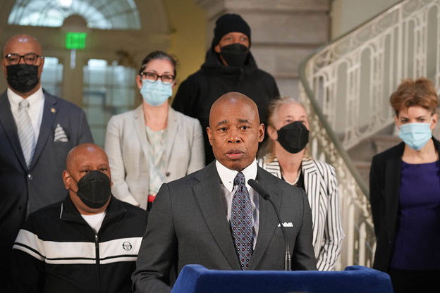 Niujorkas griauna benamius, užgriozdančius gatves ir metro – pasaulinės problemos