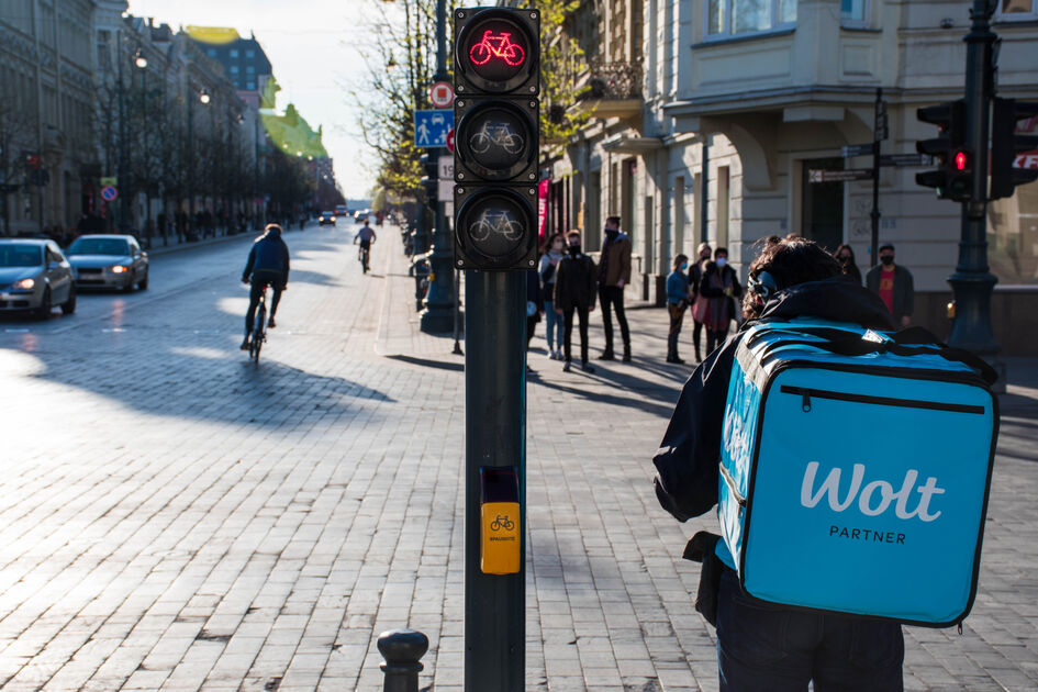 Ekspertai įsitikinę: apribojus lankstų platforminį darbą, nukentės tiek vartotojai, tiek ir šalies ekonomika